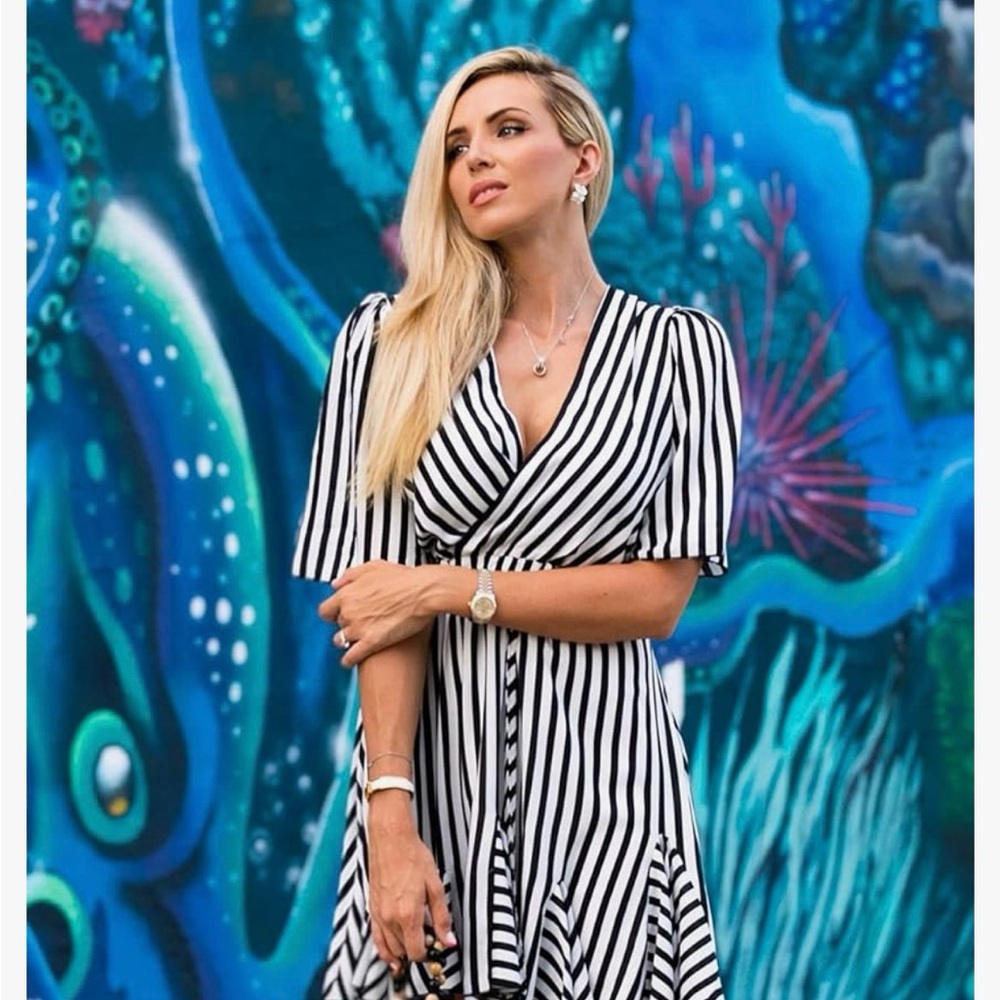 Dress - Picture 2 of 9